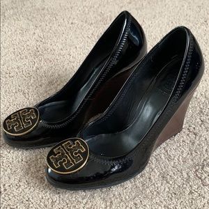 Tory Burch wedges black leather barely worn size 6